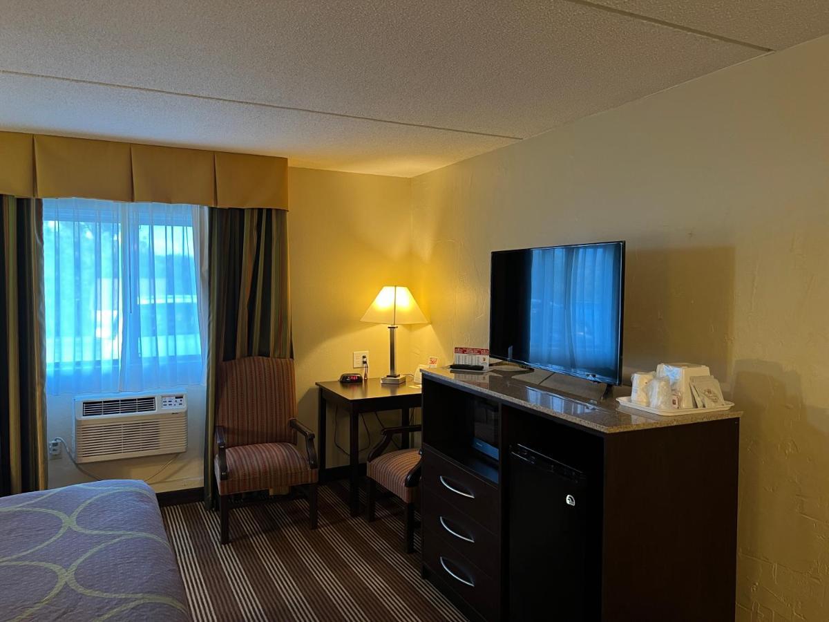 Hotel Super 8 By Wyndham Bangor Exterior foto